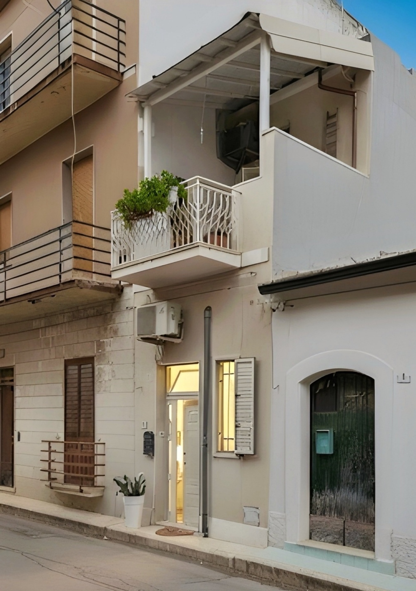 Outdoor facade of Libeccio House in central Avola