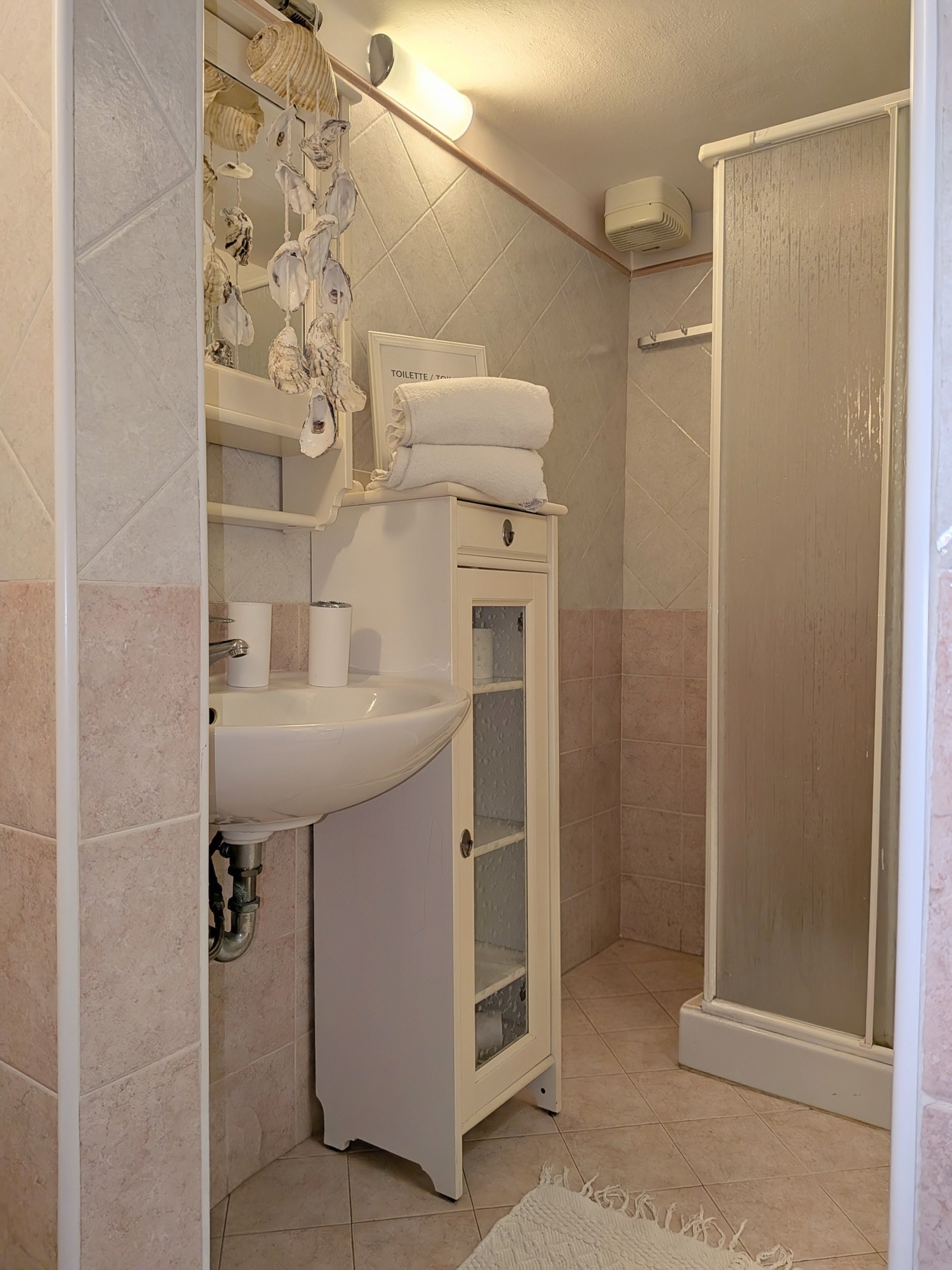 Bathroom with shower and Mediterranean-style marine details